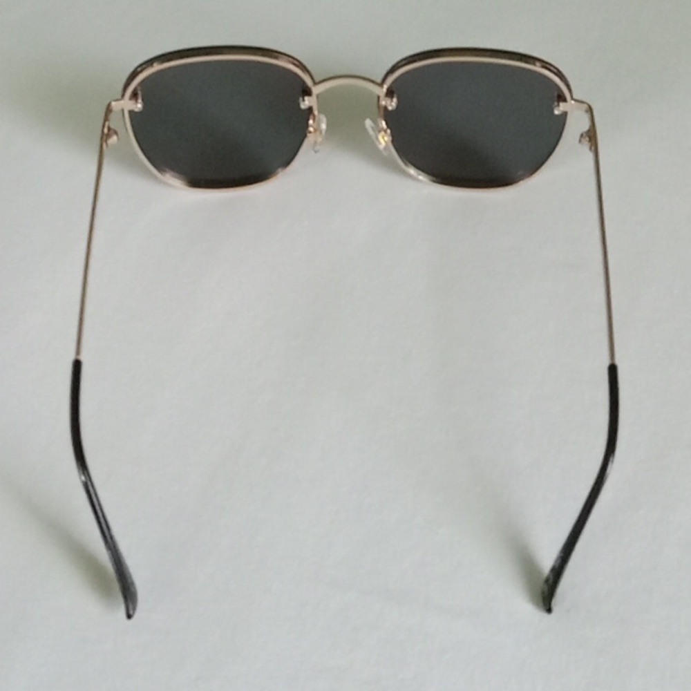 Foster Grant Sunglasses - Picture 3 of 10